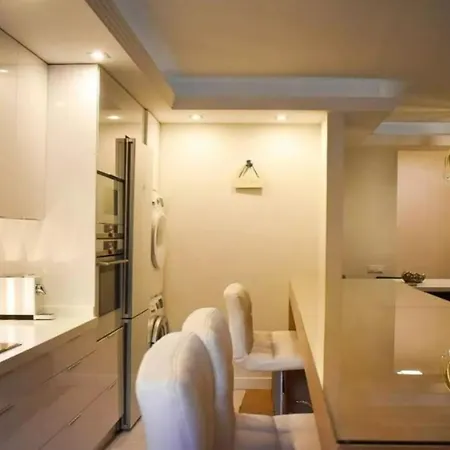 Comfortable Luxury Apt Apartment *